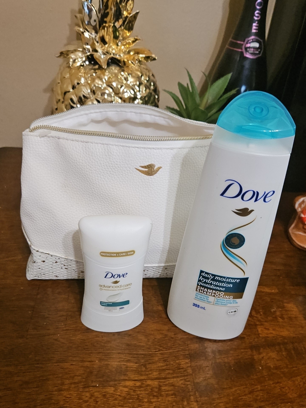Dove White Cosmetic Bag & Care Set